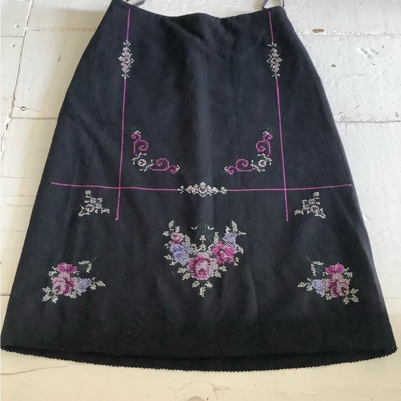 Vintage wool cross stitch embroidered skirt a line - Picture 4 of 7